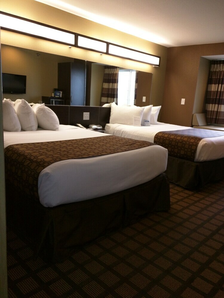 Hotel Microtel Inn And Suites Minot