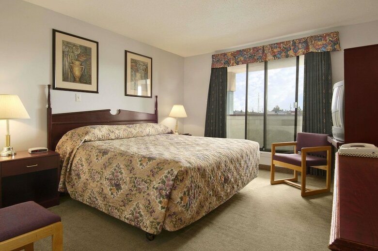 Motel Super 8 By Wyndham Red Deer