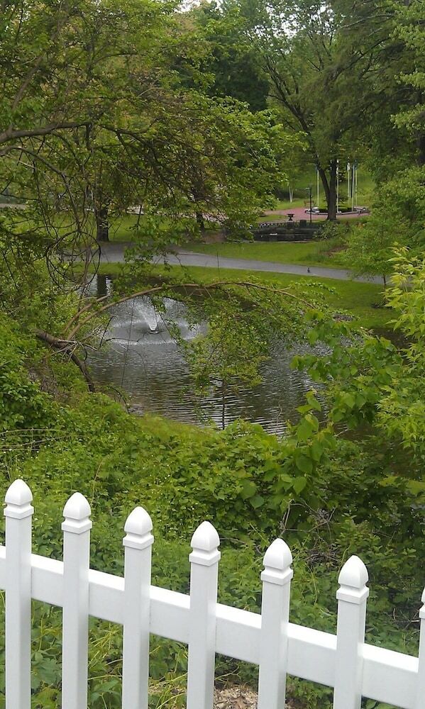 Hotel Community Court At Congress Park