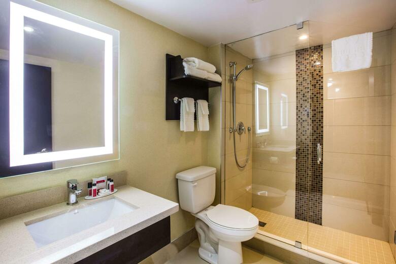 Hotel Ramada By Wyndham Jacksons Point