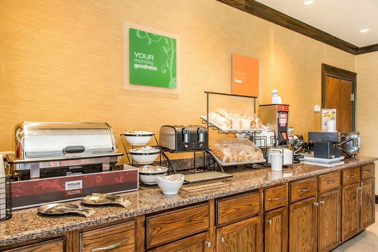 Hotel Comfort Inn & Suites