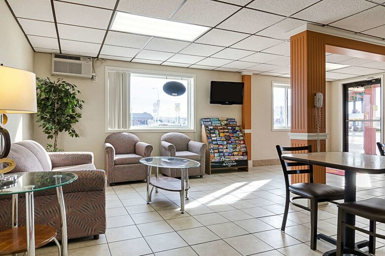 Motel Econo Lodge Hays I-70