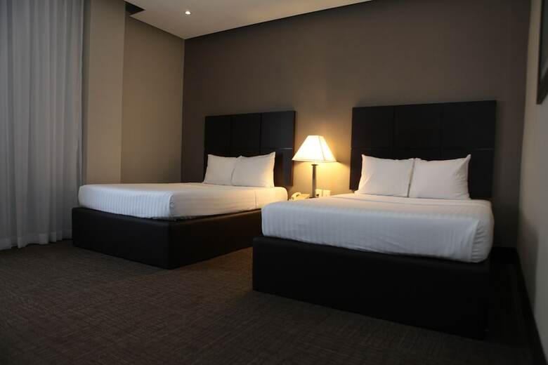 Everest Hotel