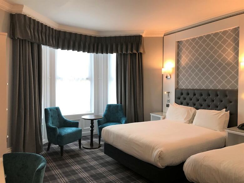 Carlton Hotel