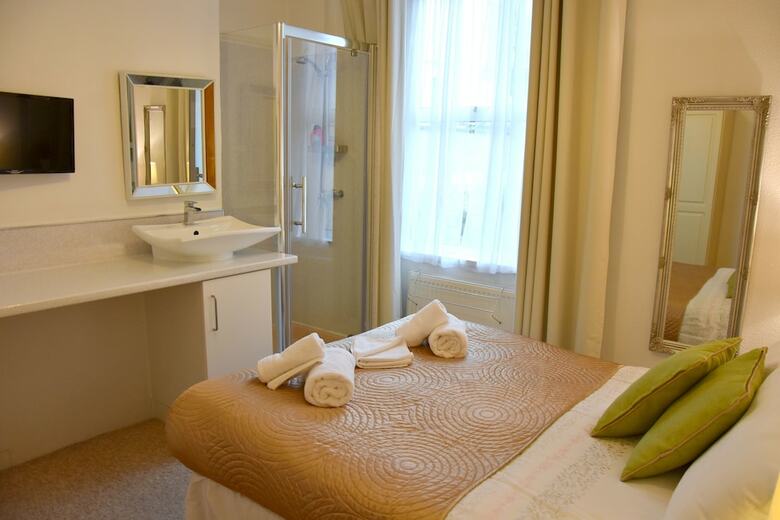 Hotel Spacious Central Cornish Townhouse