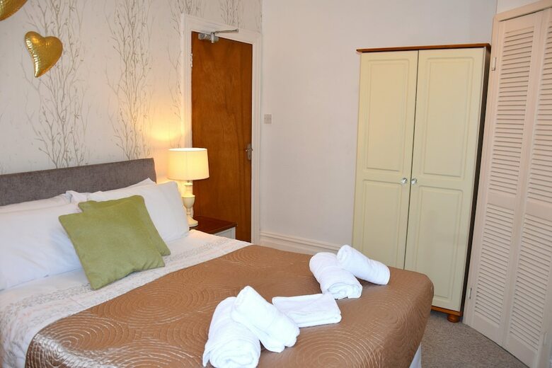 Hotel Spacious Central Cornish Townhouse