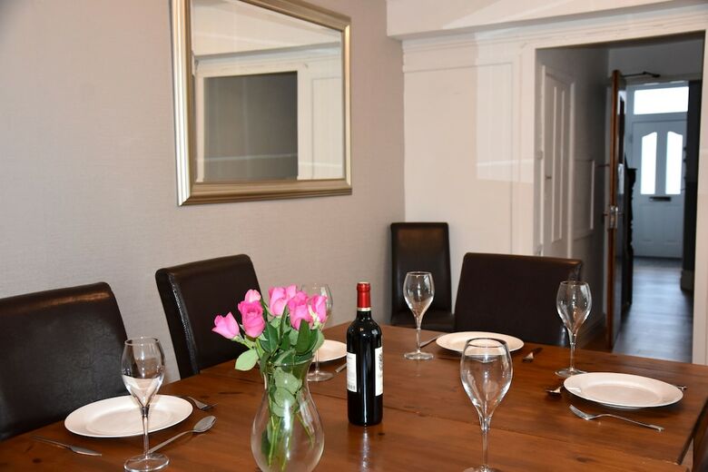 Hotel Spacious Central Cornish Townhouse