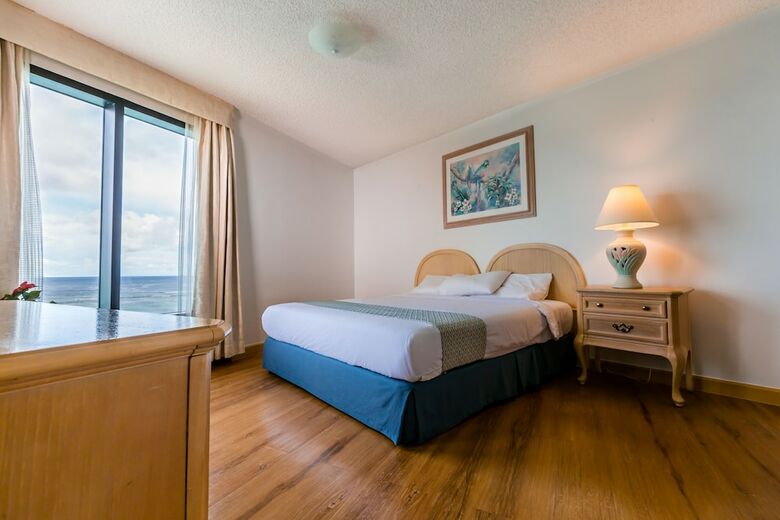 Hotel Alupang Beach Tower