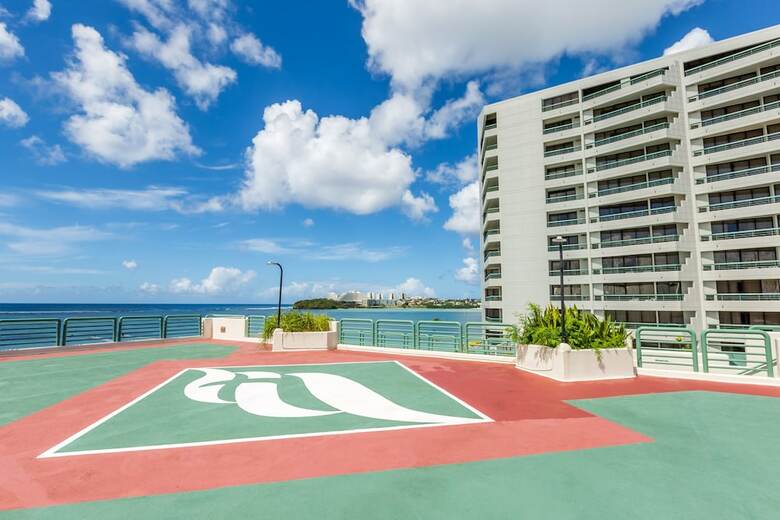 Hotel Alupang Beach Tower