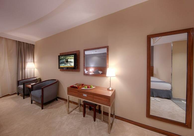 Hotel Al Safwah Royale Orchid