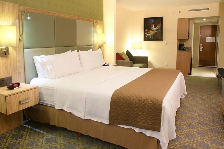 Holiday Inn Express Hotel & Suites Cuernavaca