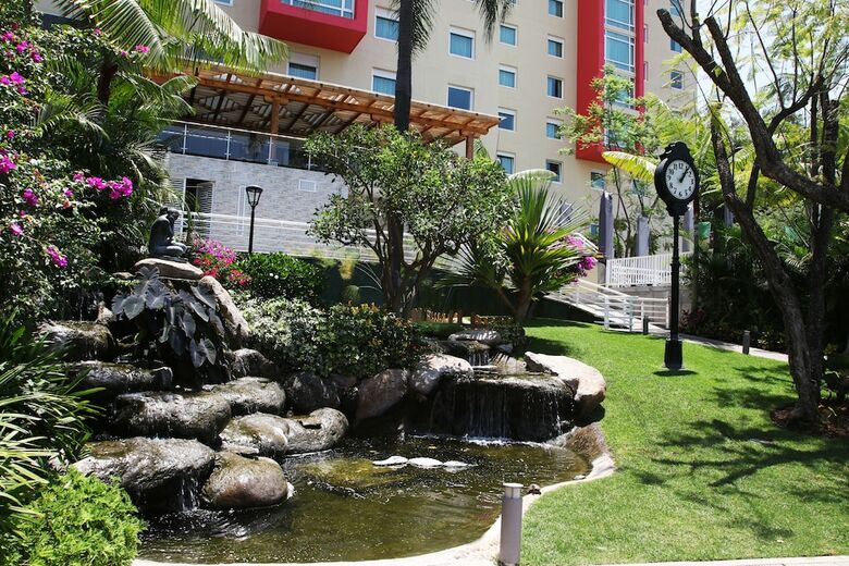 Holiday Inn Express Hotel & Suites Cuernavaca