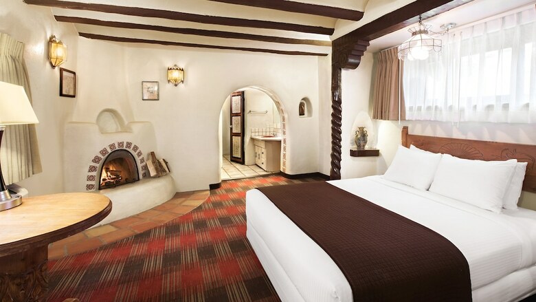 Hotel Sagebrush Inn & Suites