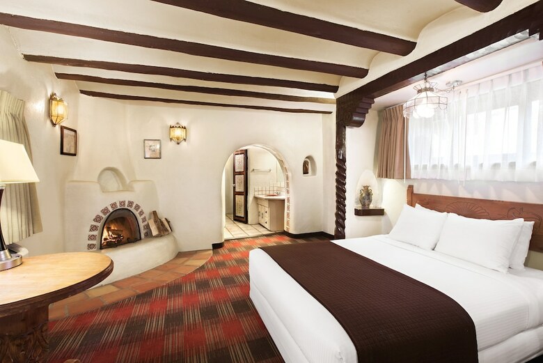 Hotel Sagebrush Inn & Suites