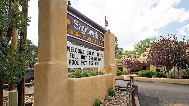 Hotel Sagebrush Inn & Suites