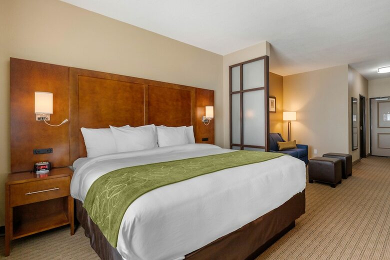 Hotel Comfort Suites Airport North
