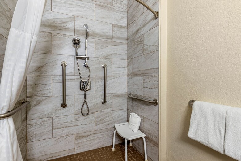 Hotel Comfort Suites Airport North