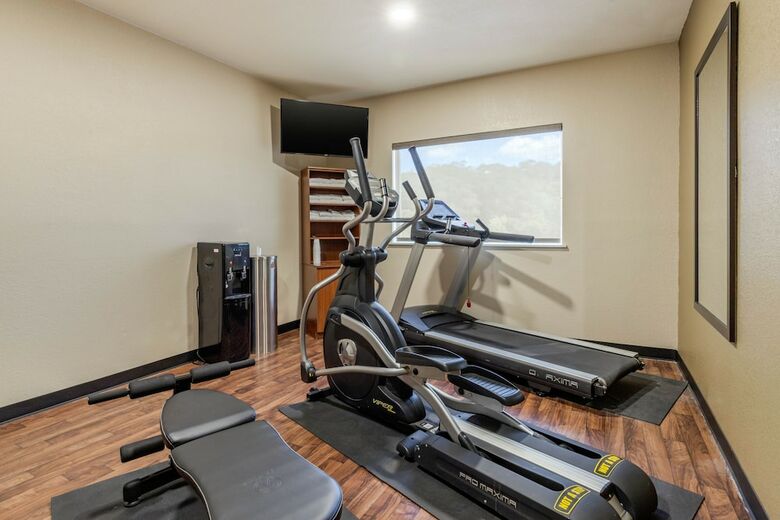 Hotel Comfort Suites Airport North