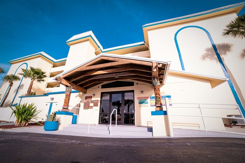 Las Olas Beach Club