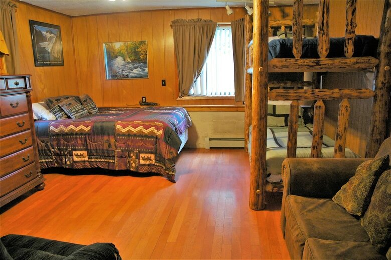 Cabana Gwin's Lodge & Roadhouse Est. 1952