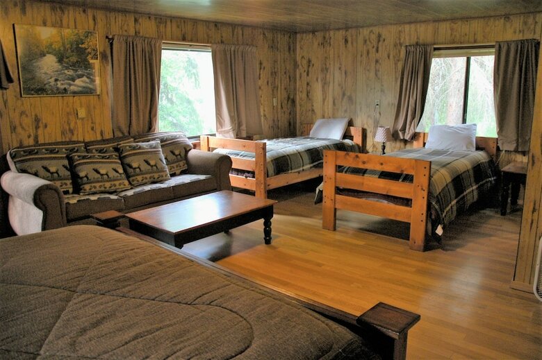Cabana Gwin's Lodge & Roadhouse Est. 1952