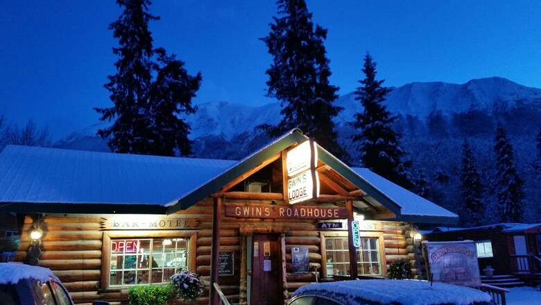 Cabana Gwin's Lodge & Roadhouse Est. 1952
