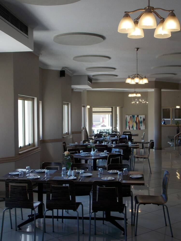 Sierra Square Hotel