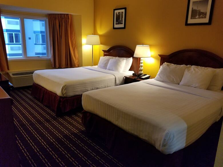 Hotel The Comstock Inn And Conference Center