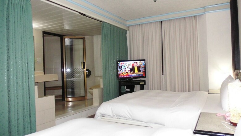 Modern Plaza Hotel