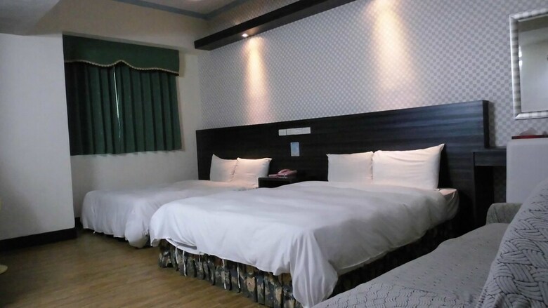 Modern Plaza Hotel
