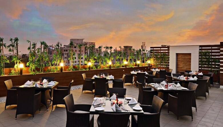 Hotel Leisure Inn Grand Chanakya