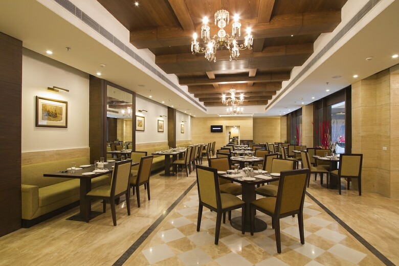 Hotel Leisure Inn Grand Chanakya