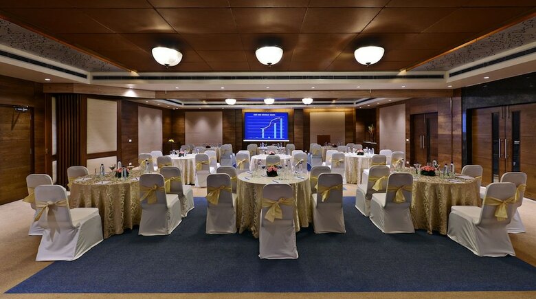 Hotel Leisure Inn Grand Chanakya