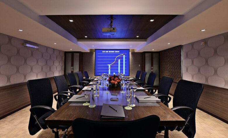 Hotel Leisure Inn Grand Chanakya