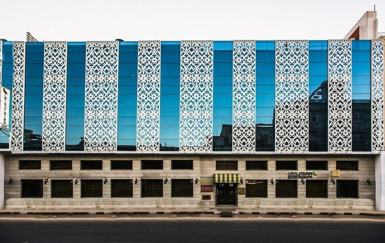 Hotel Leisure Inn Grand Chanakya