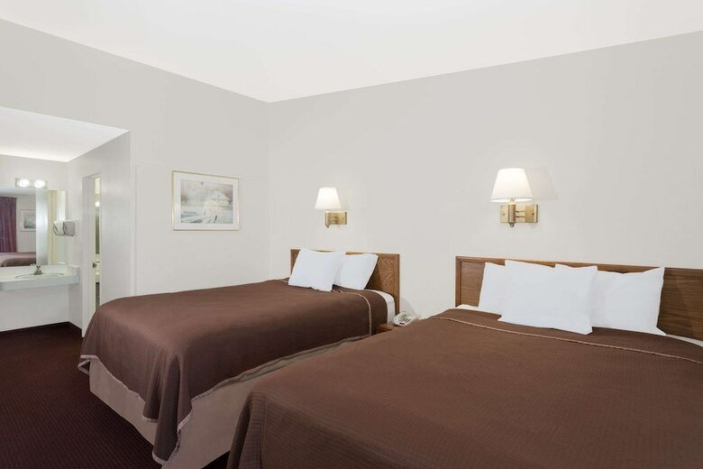 Hotel Howard Johnson By Wyndham Vero Beach / Downtown