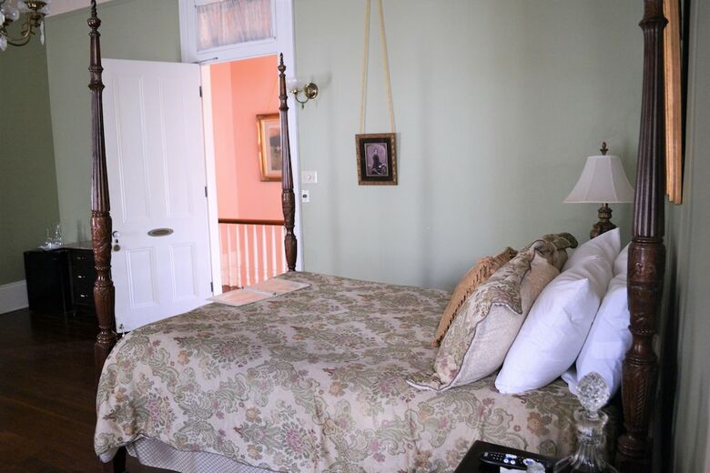 Bed & Breakfast Degas House