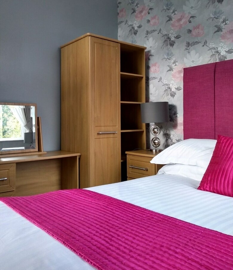 Hotel Bluebird Lodge And Waterhead Apartment