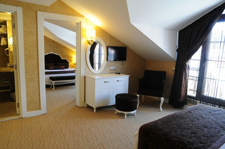 Han Deluxe Hotel