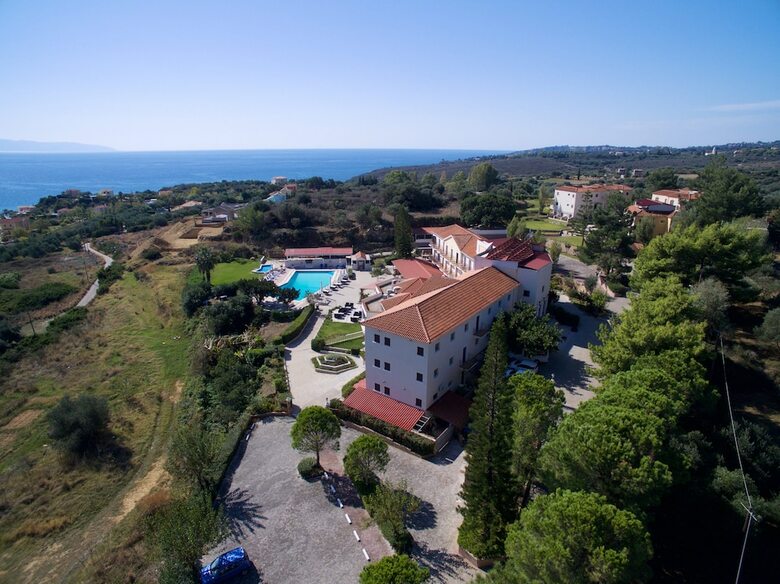 Hotel Karavados Beach