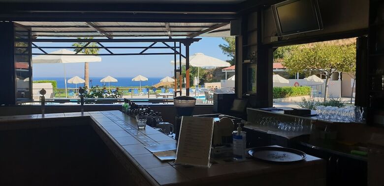 Hotel Karavados Beach