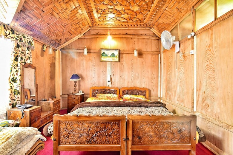 Hotel Houseboat Zaindari Palace