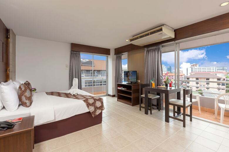 Hotel The Holiday Resort Pattaya