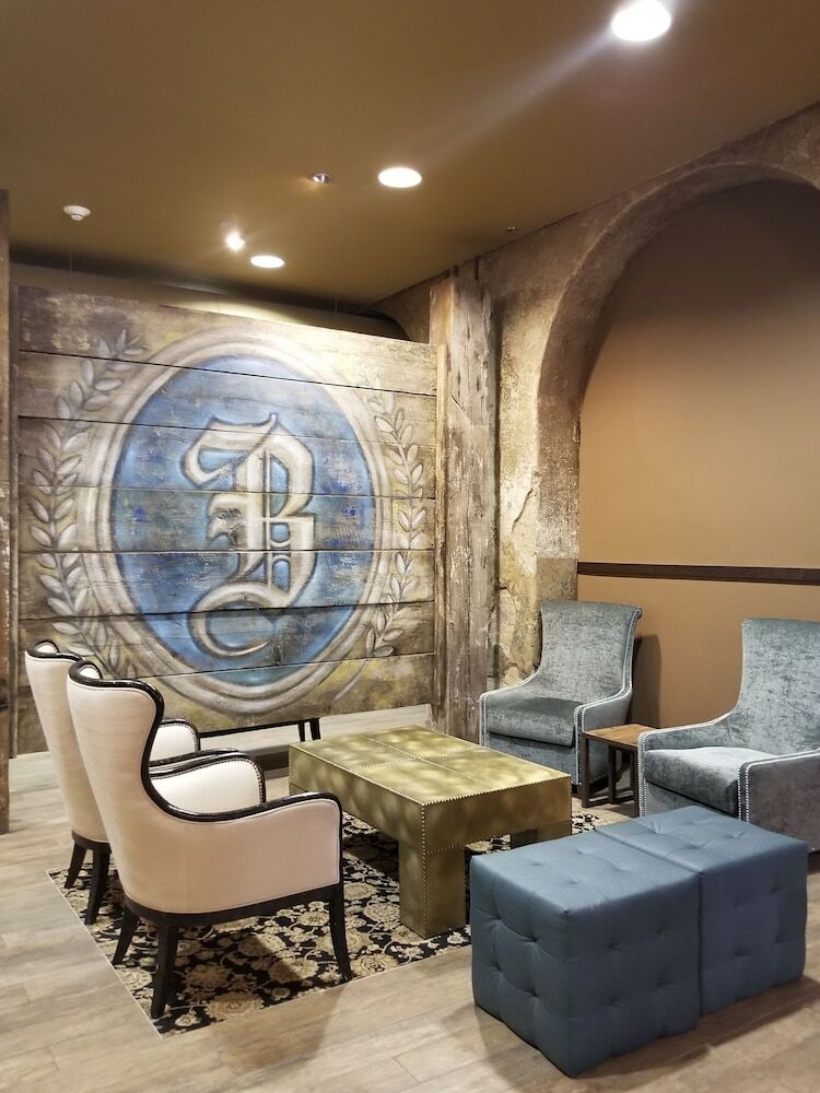Hotel The Brewhouse Inn & Suites