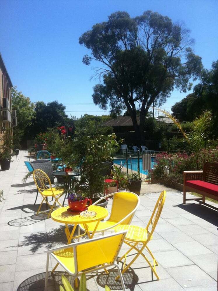 Parkwood Motel And Apartments