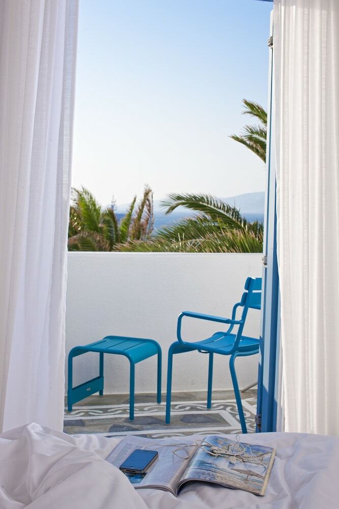 Kouros Hotel & Suites