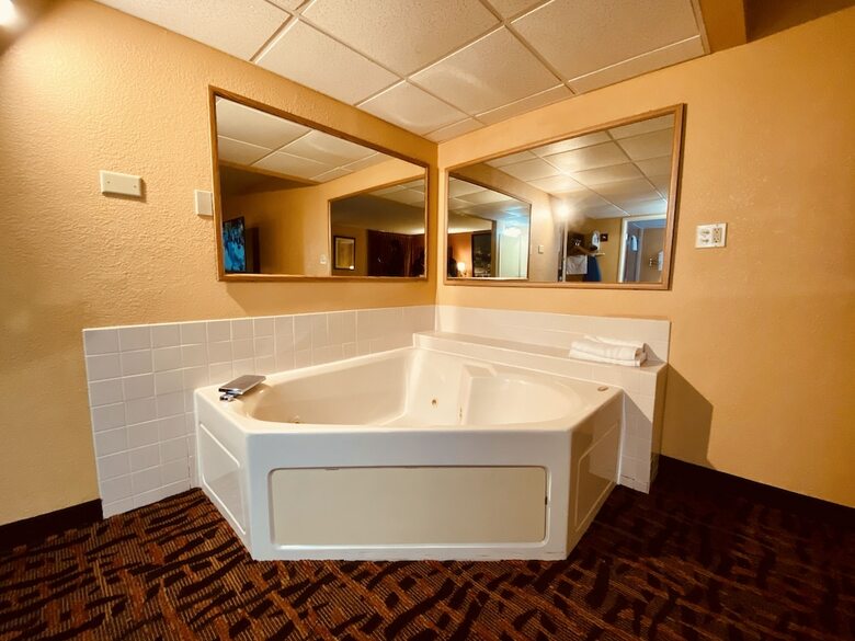 Motel Super 8 By Wyndham Lawrence Ku