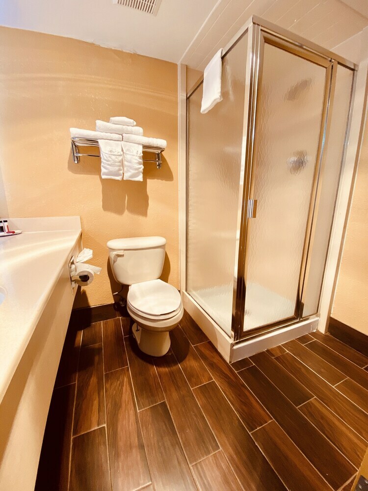 Motel Super 8 By Wyndham Lawrence Ku