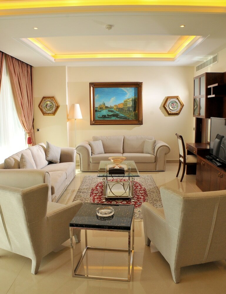 Aparthotel Dolphin Royal Suites