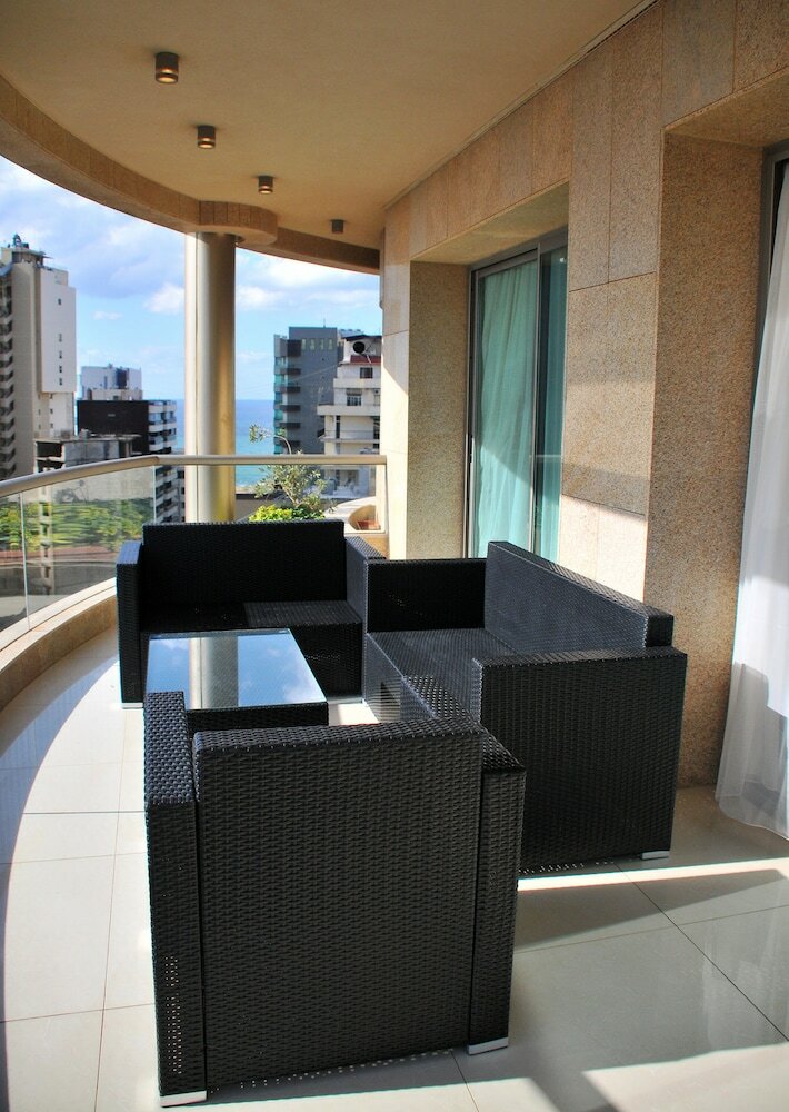 Aparthotel Dolphin Royal Suites
